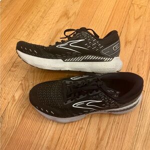 Brooks Men's Black and White Athletic Shoes
